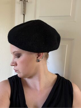 Aris Black Wool Beret - Women's Hat